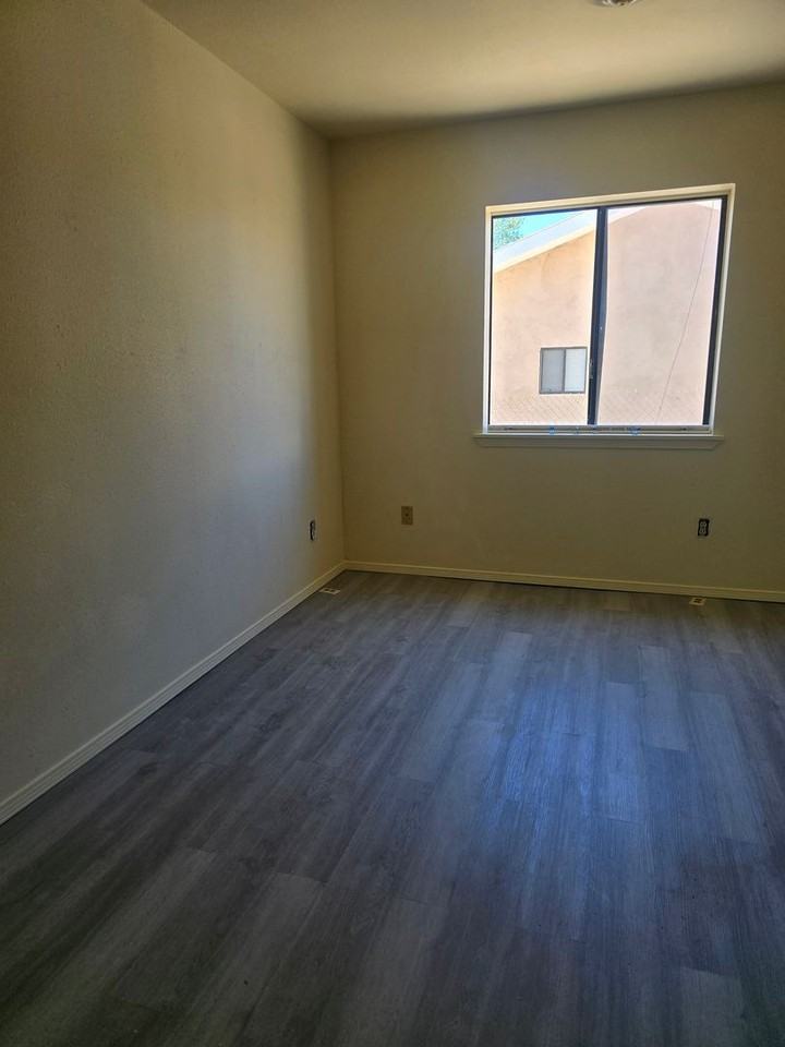 805 Saguaro St - Photo 4 of 14