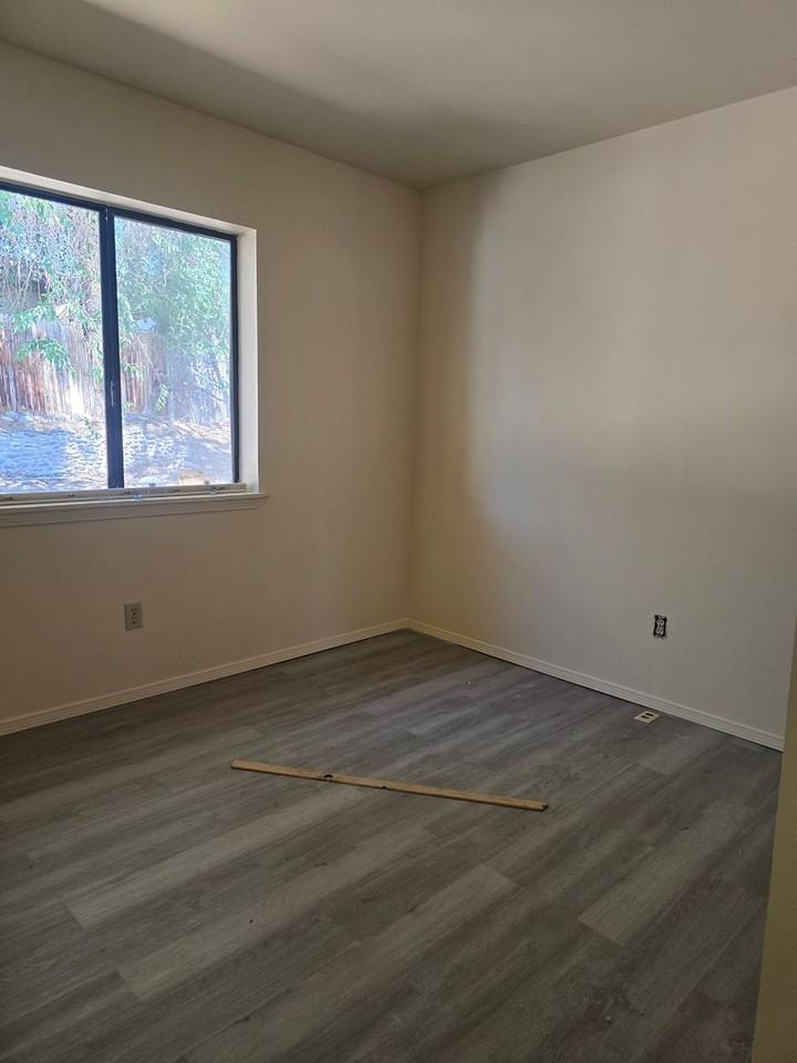 805 Saguaro St - Photo 7 of 14