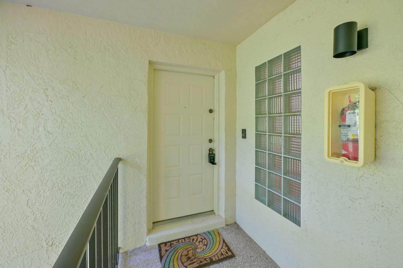 3301 Crystal Ct E #O - Photo 4 of 35