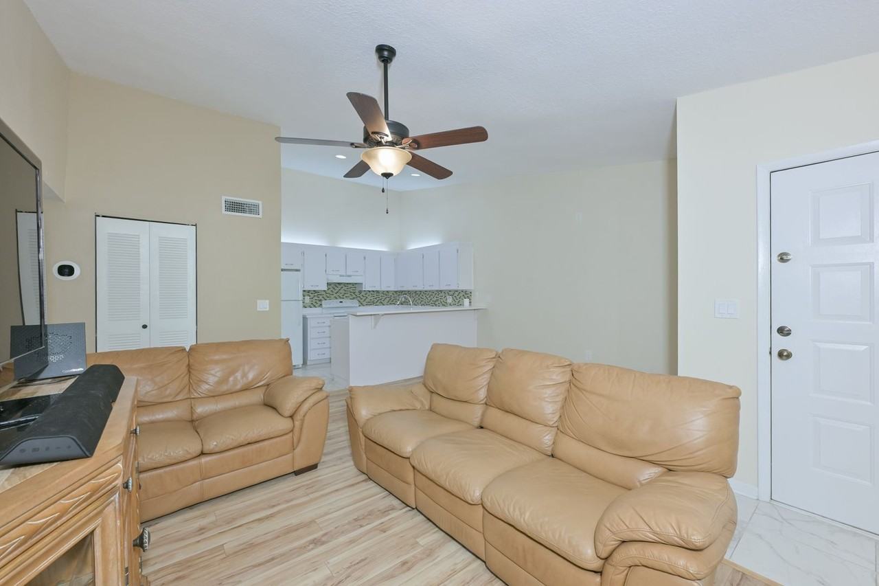3301 Crystal Ct E #O - Photo 6 of 35
