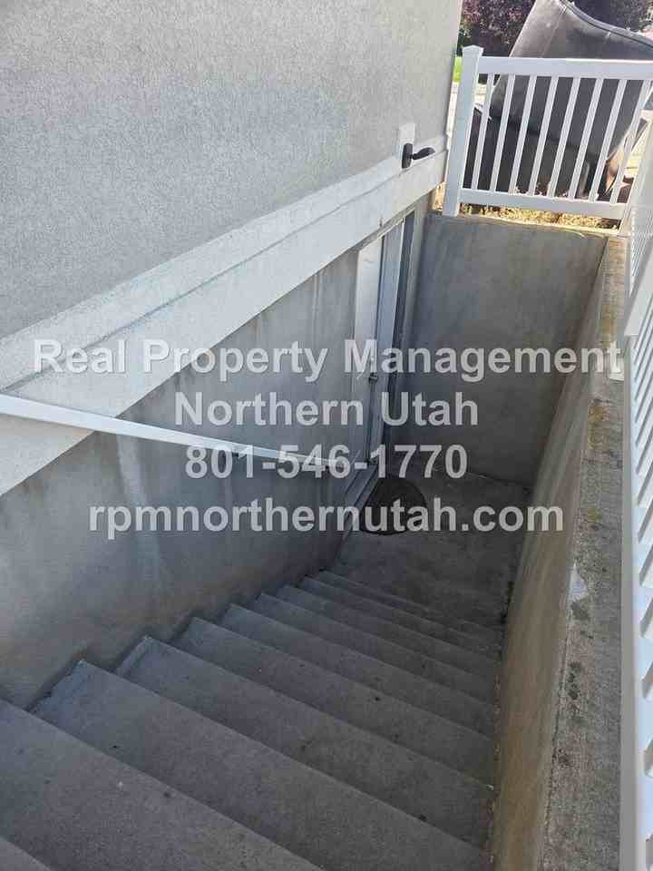 2784 S 850 W - Photo 2 of 24