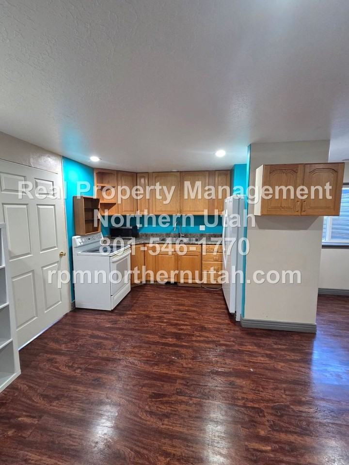 2784 S 850 W - Photo 3 of 24
