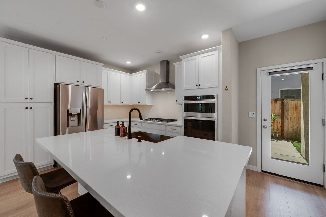 3012 Endsley Ave - Photo 2 of 49