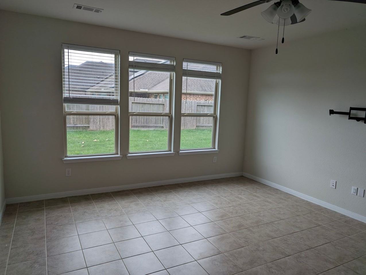 5206 Gerent Ln - Photo 5 of 26