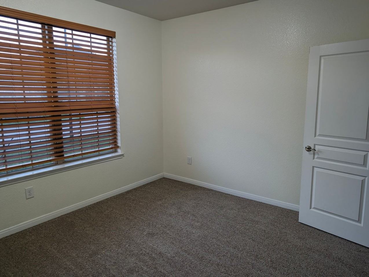 5206 Gerent Ln - Photo 6 of 26