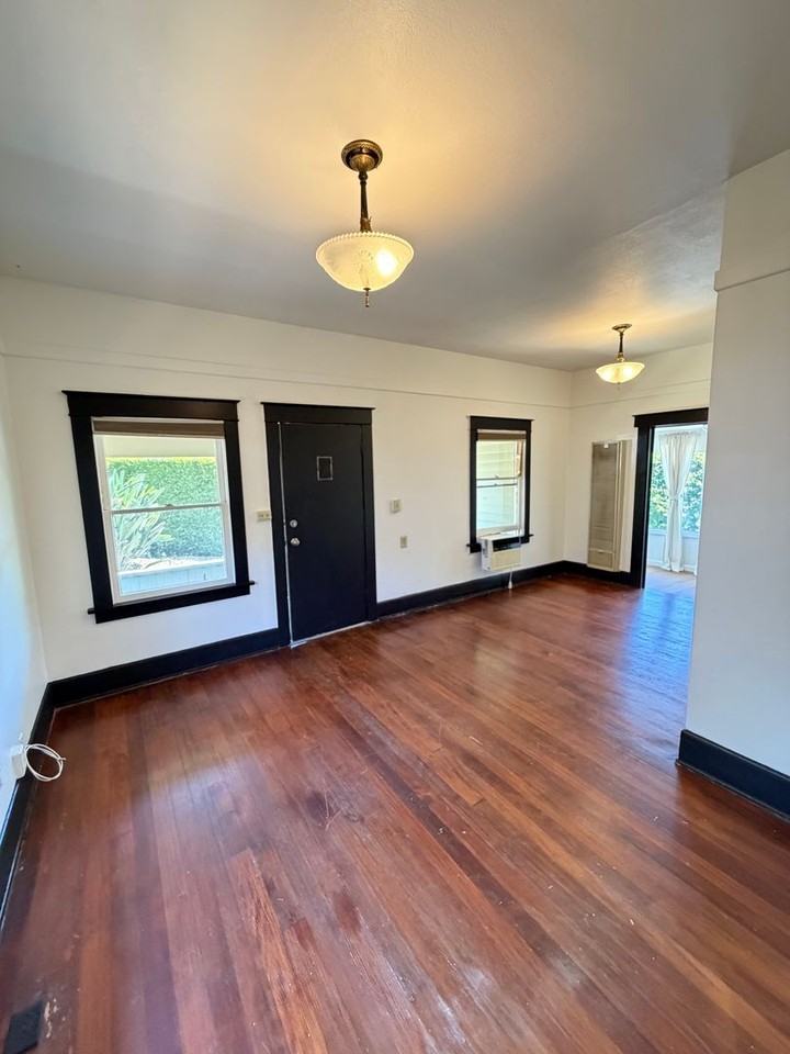 4837 Schuyler Ave - Photo 6 of 22