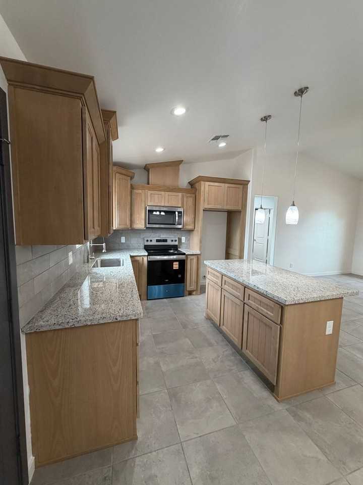 10643 E 46th Ln - Photo 7 of 26
