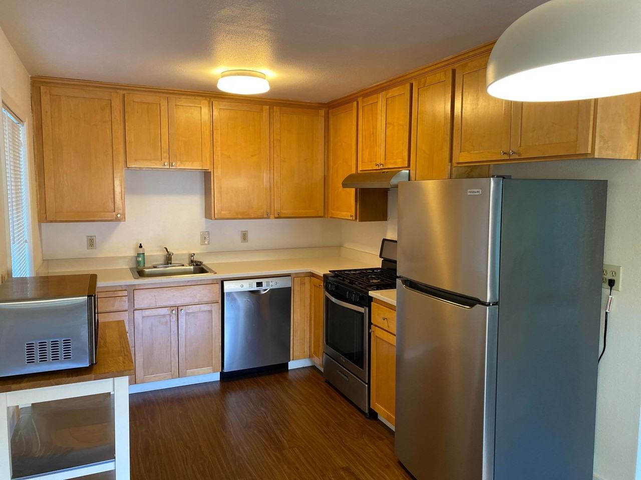 8725 Se 11th Ave - Photo 2 of 7
