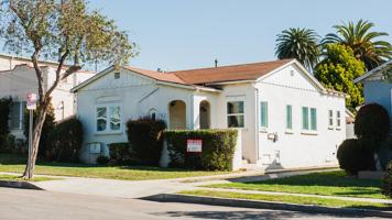 featured image of 742 1/2 Virginia St