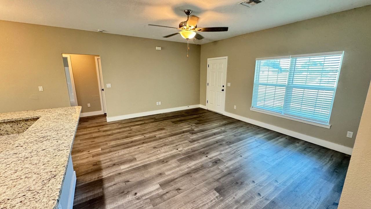 8833 Hampshire Dr - Photo 2 of 34
