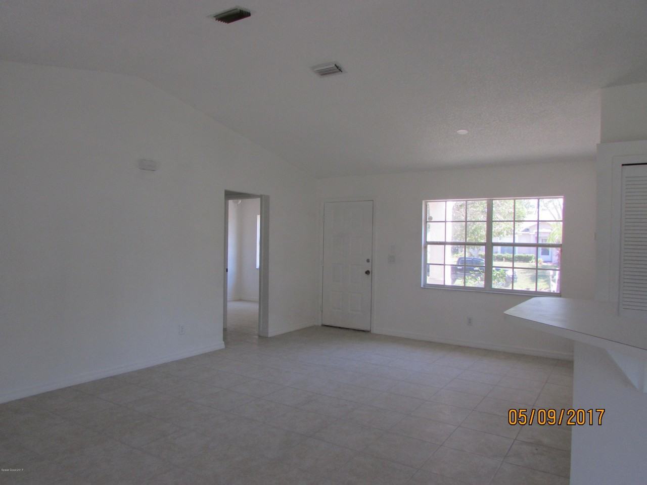 407 Delmonico St Ne - Photo 2 of 12