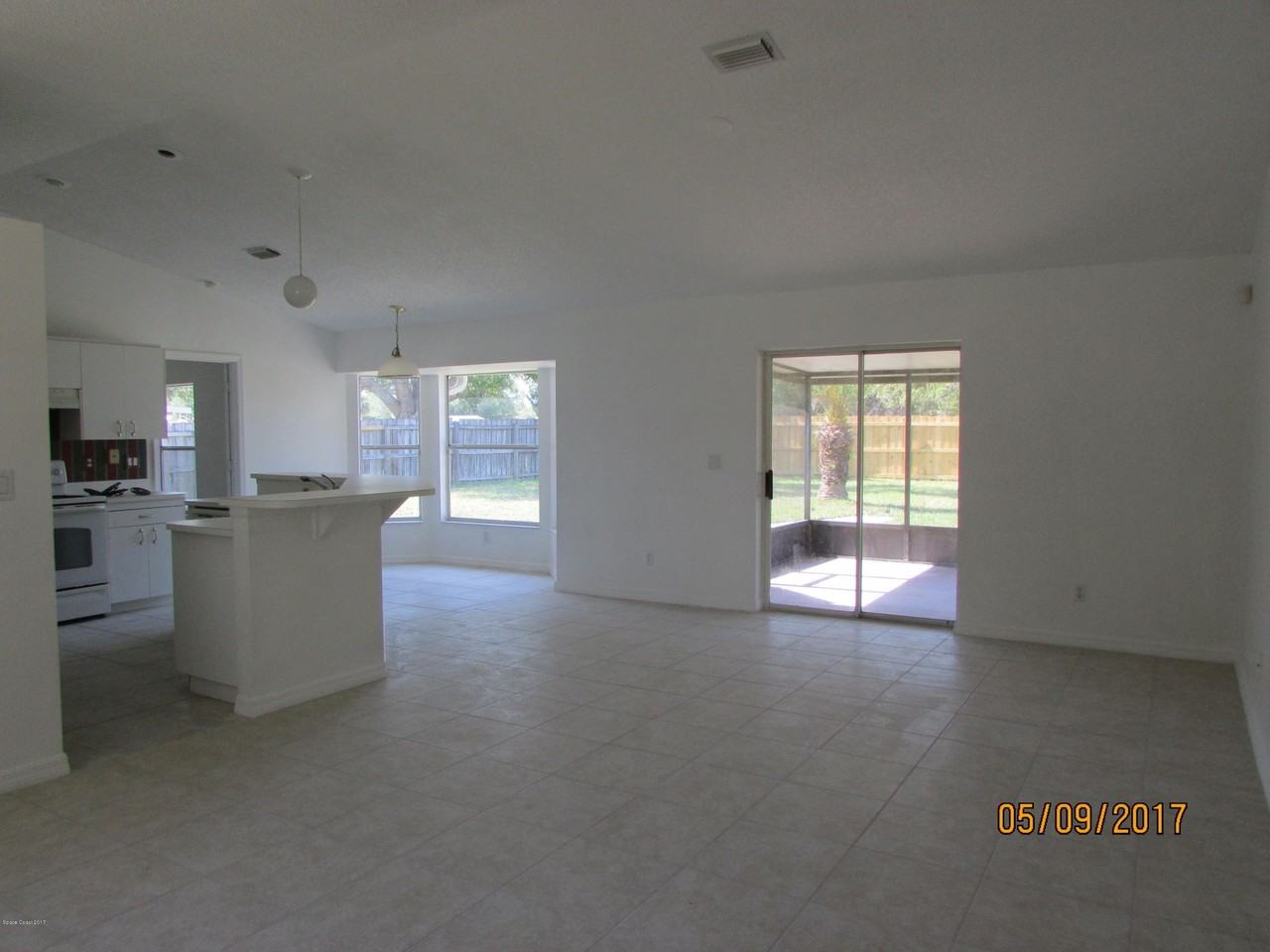 407 Delmonico St Ne - Photo 3 of 12