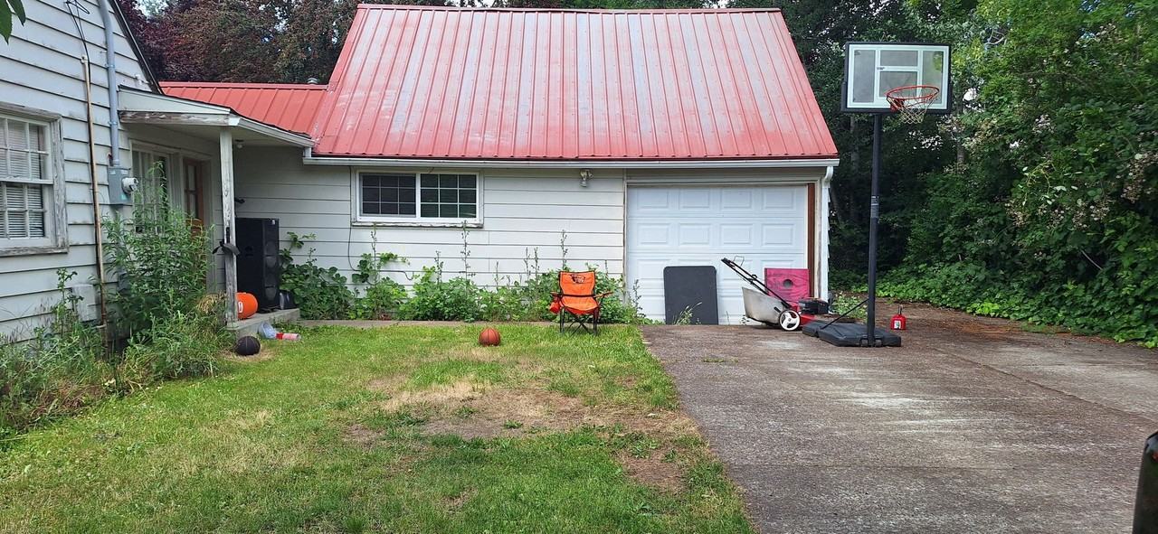 315 Se Lilly Ave - Photo 2 of 8