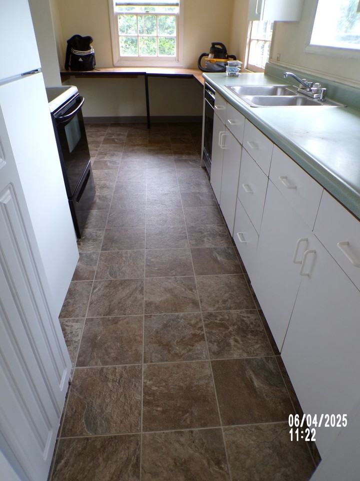 315 Se Lilly Ave - Photo 6 of 8