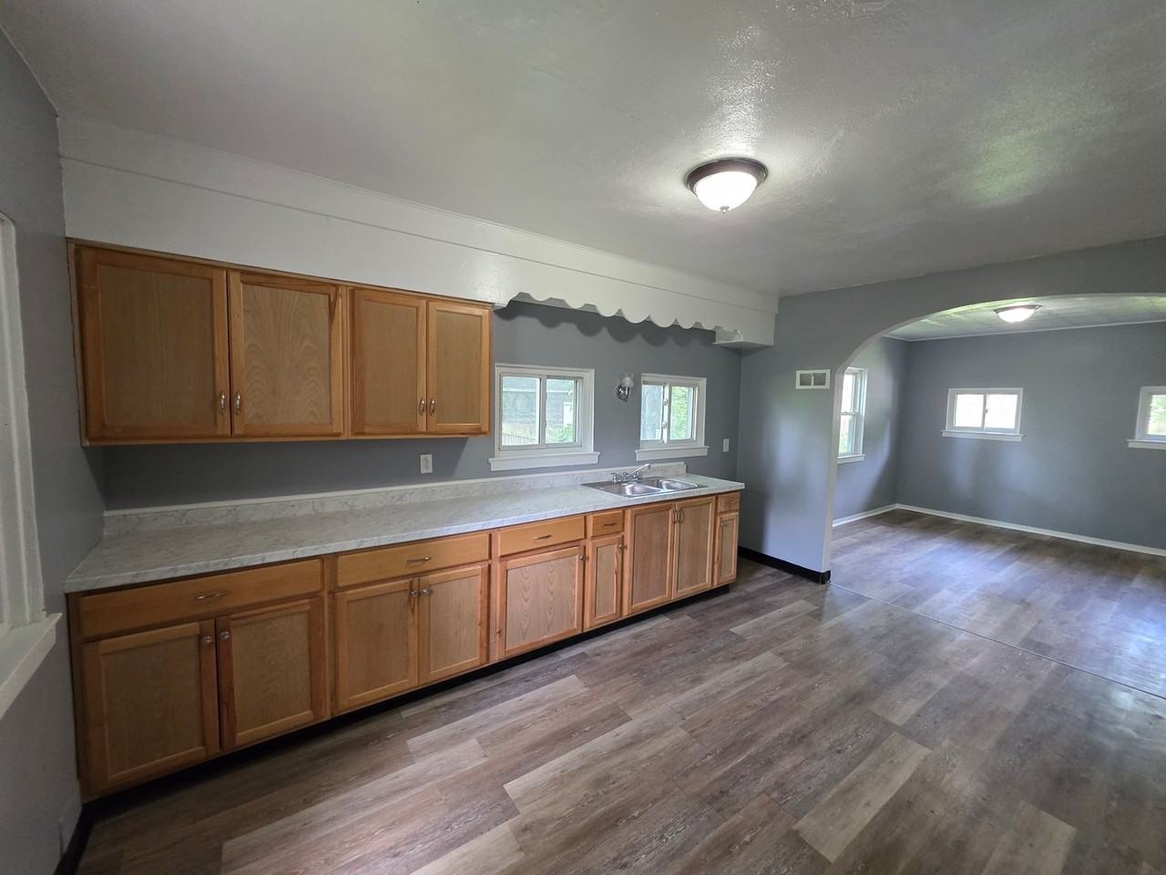 327 Glenwood Ave - Photo 2 of 18