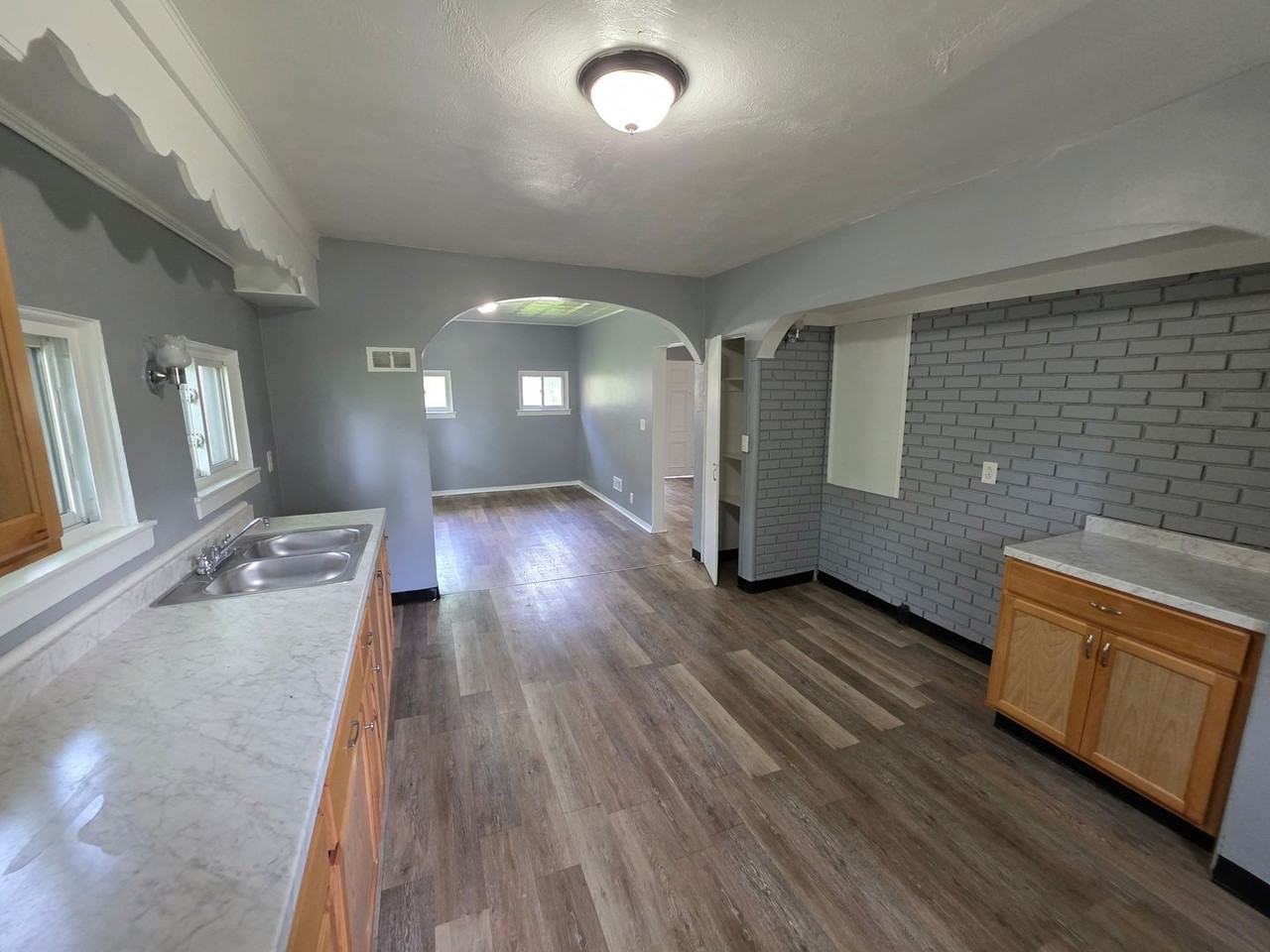 327 Glenwood Ave - Photo 3 of 18