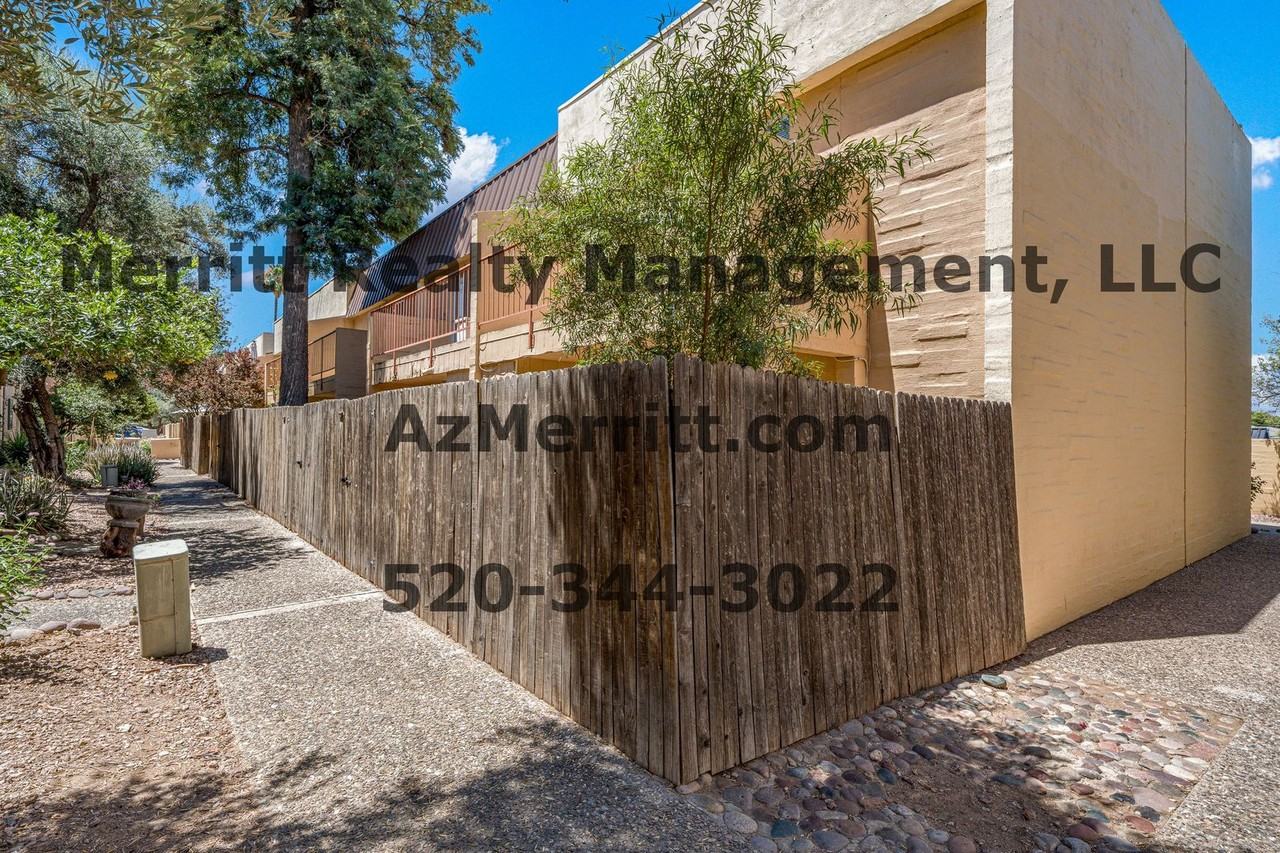 1337 E Fort Lowell Rd #E - Photo 2 of 27