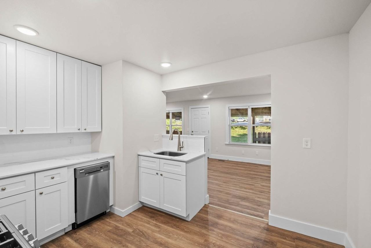 240 S Center St - Photo 2 of 18