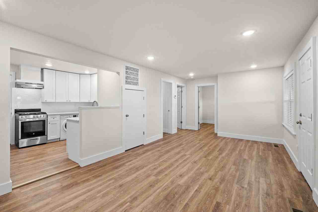 240 S Center St - Photo 4 of 18
