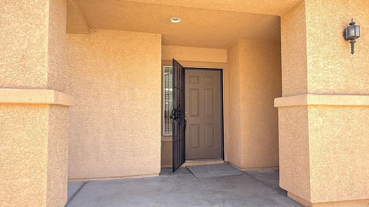 1013 Shades End Ave - Photo 3 of 40