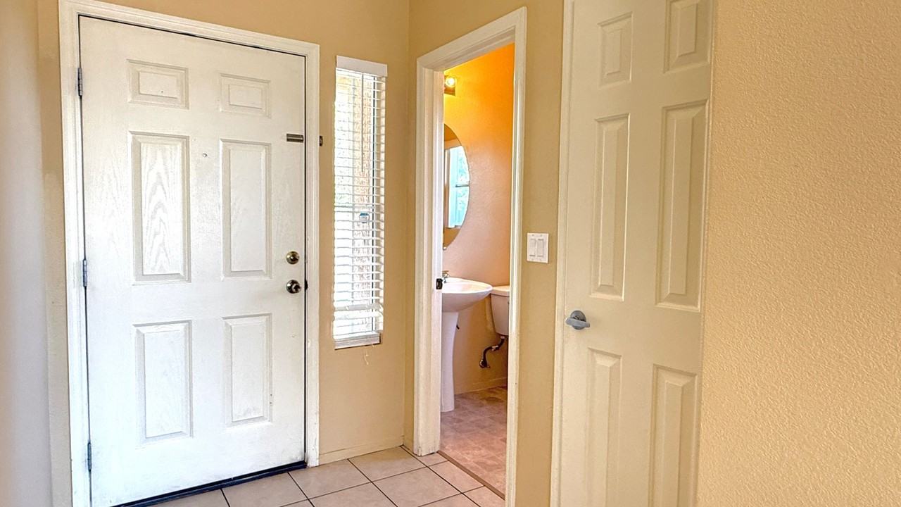 1013 Shades End Ave - Photo 4 of 40
