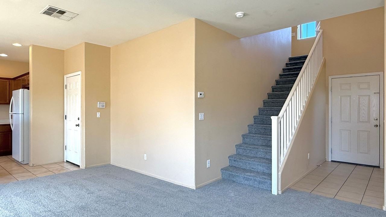 1013 Shades End Ave - Photo 6 of 40
