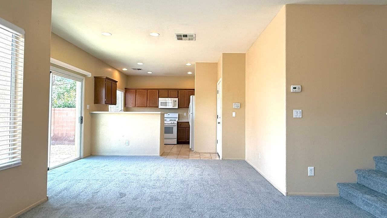 1013 Shades End Ave - Photo 7 of 40