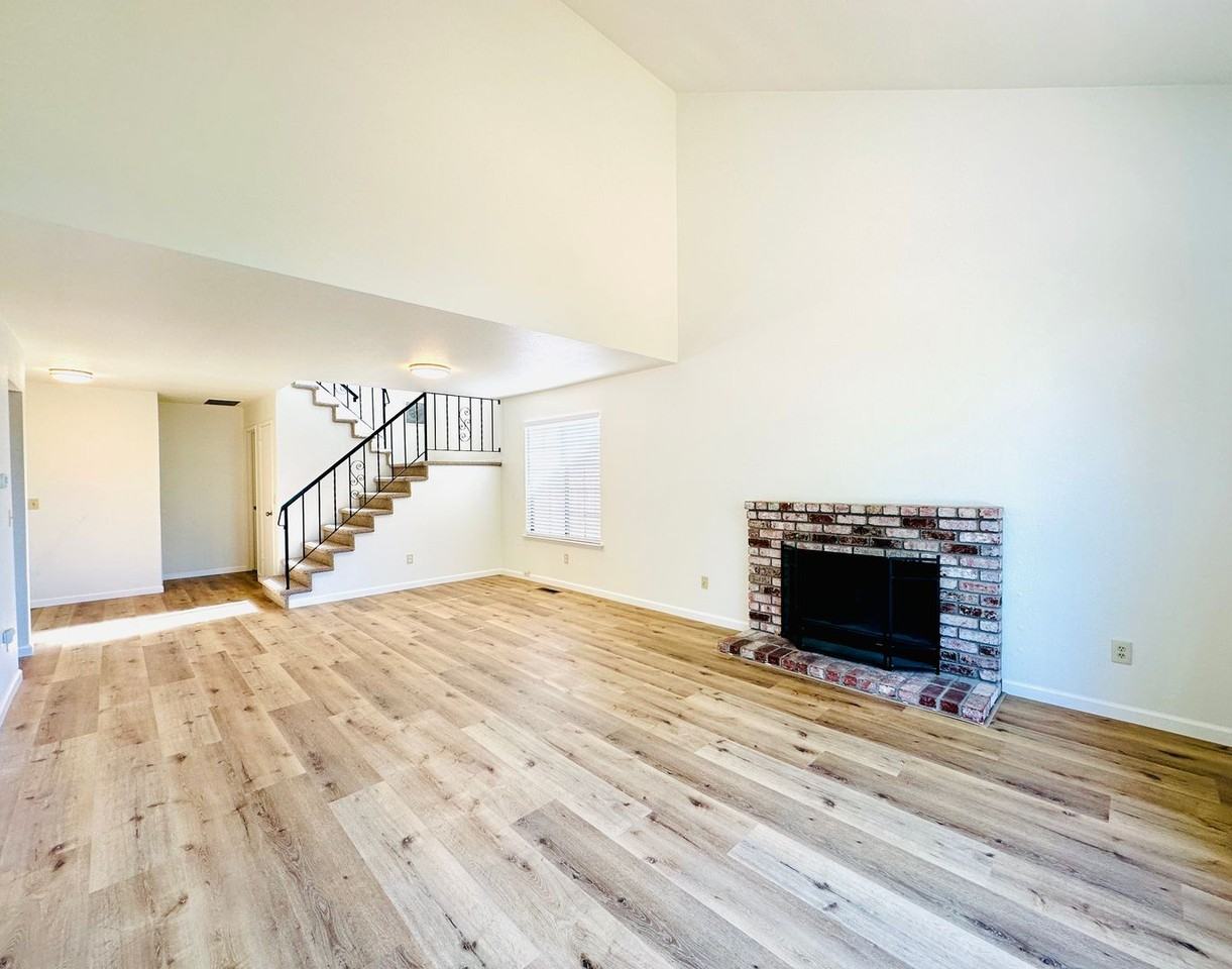 1537 Yarberry Dr - Photo 4 of 28