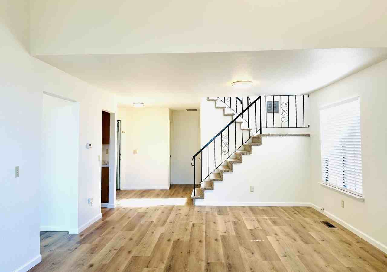 1537 Yarberry Dr - Photo 5 of 28