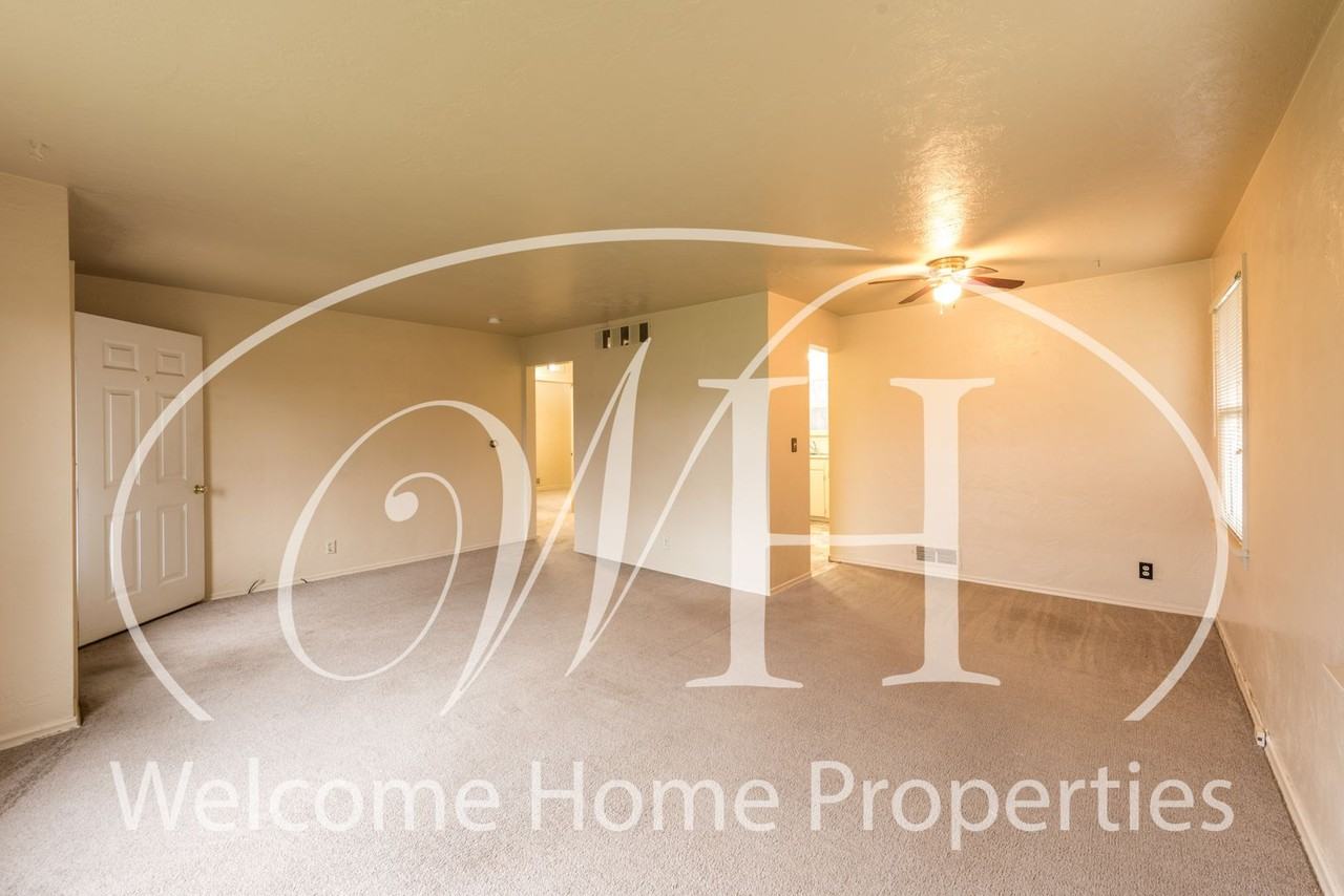 1052 Modoc St - Photo 4 of 12
