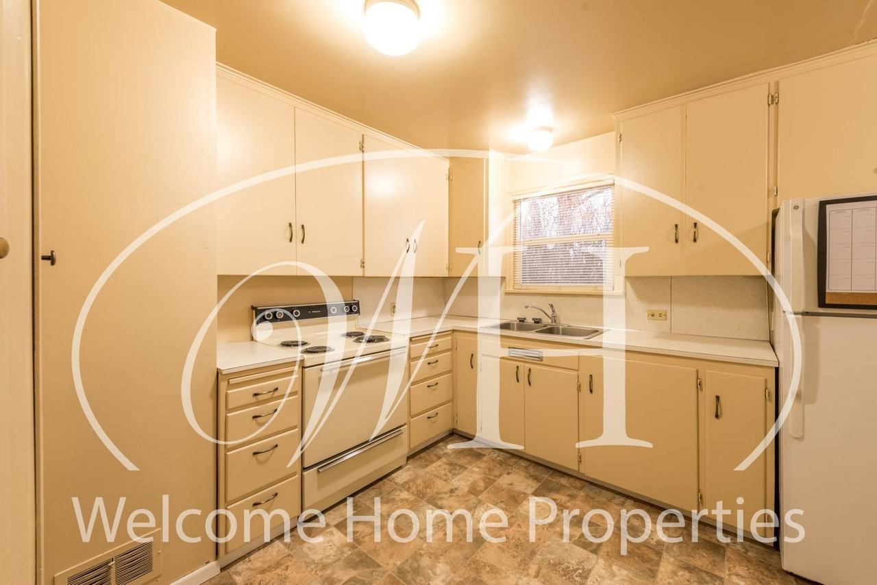 1052 Modoc St - Photo 6 of 12