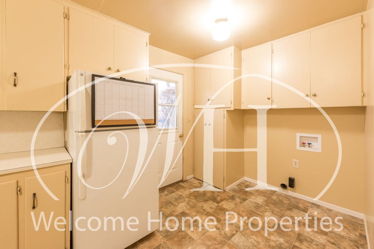 1052 Modoc St - Photo 7 of 12