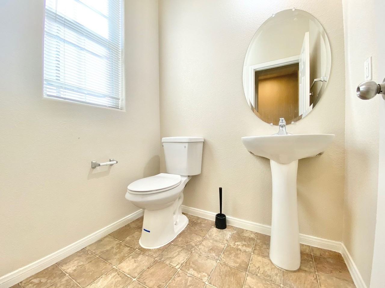 8569 Rhamus Ct - Photo 7 of 35