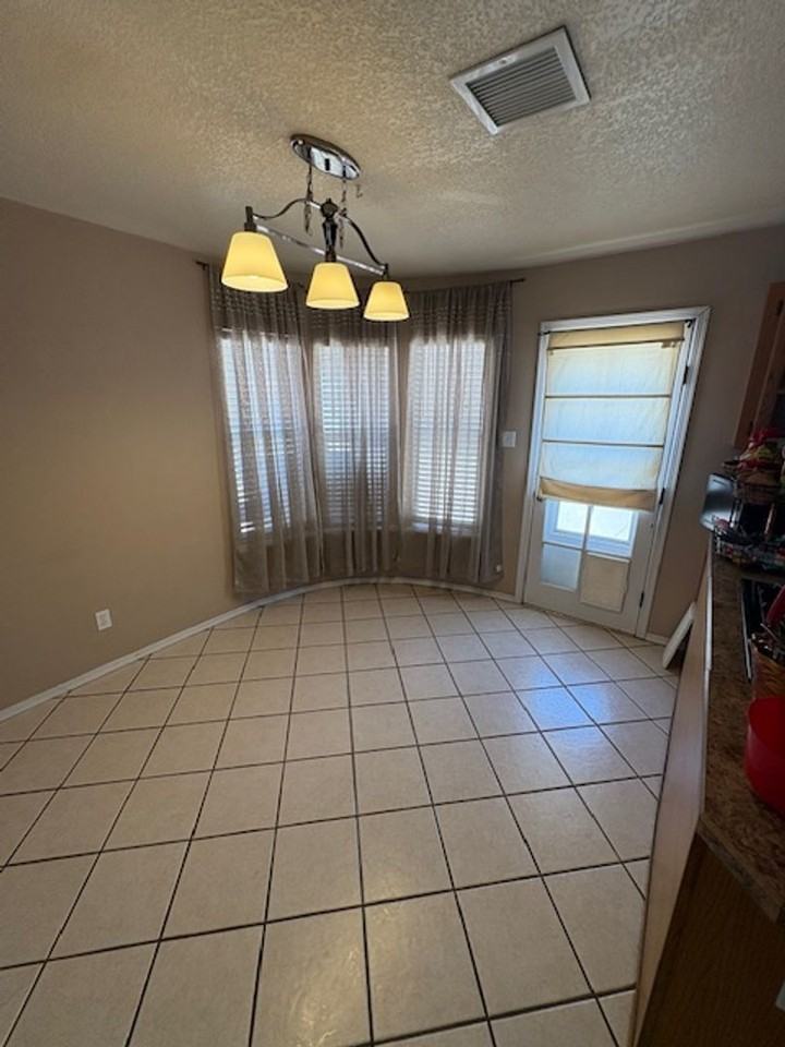 1616 Leslie Ann Ln - Photo 2 of 8