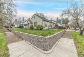 featured image of 2293 Harris St