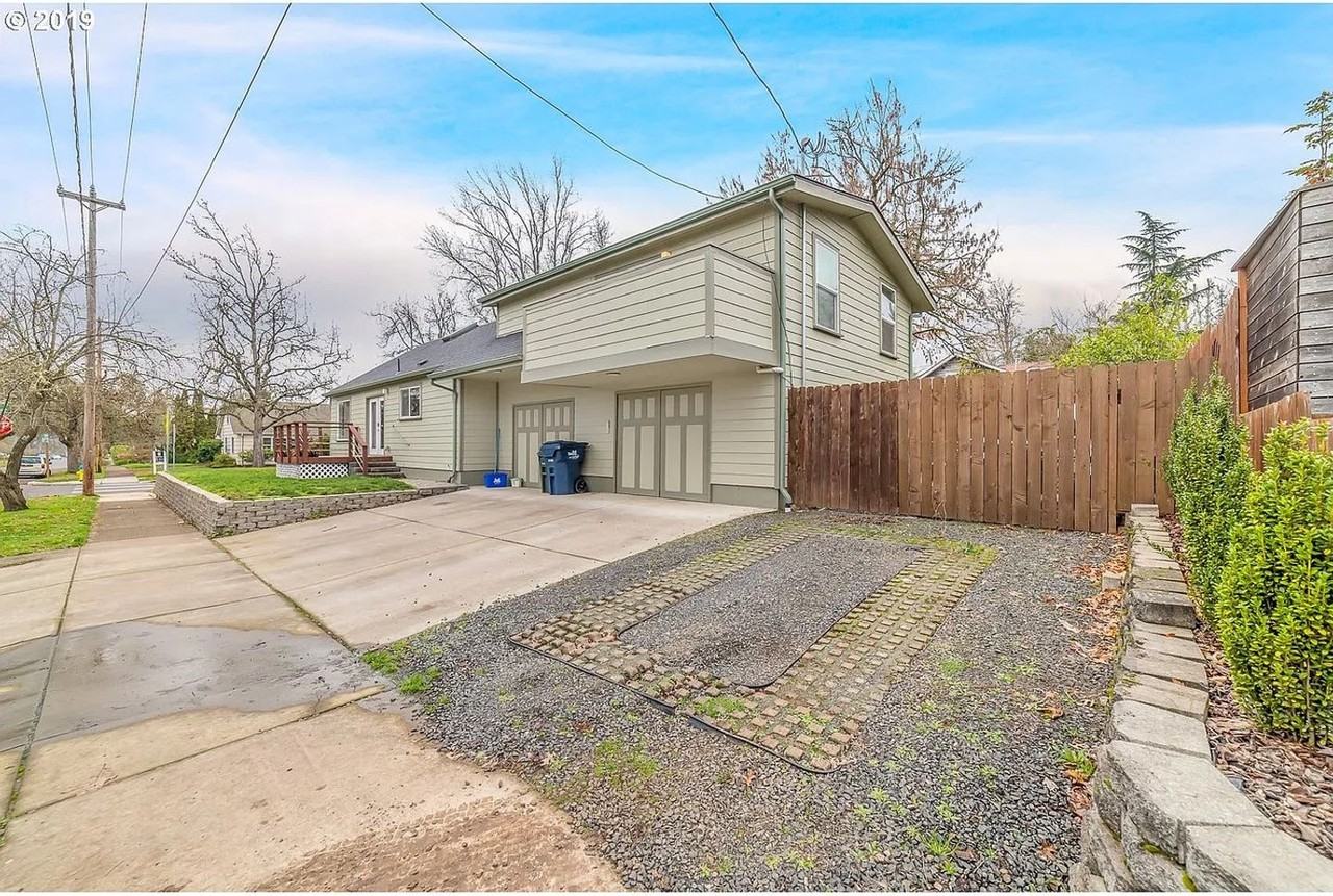 2293 Harris St - Photo 2 of 22