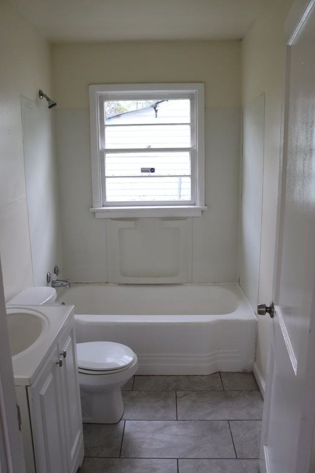 1303 Burchett St - Photo 5 of 13