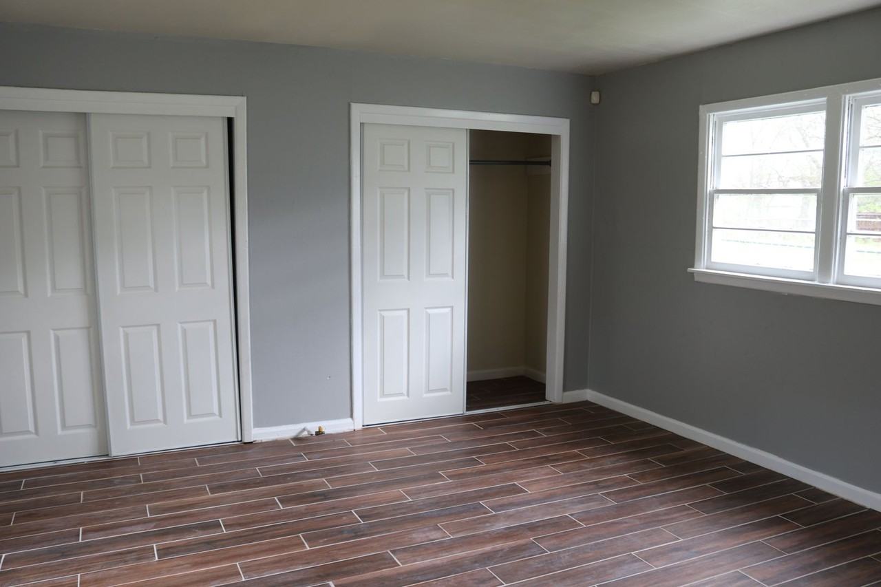 1303 Burchett St - Photo 7 of 13