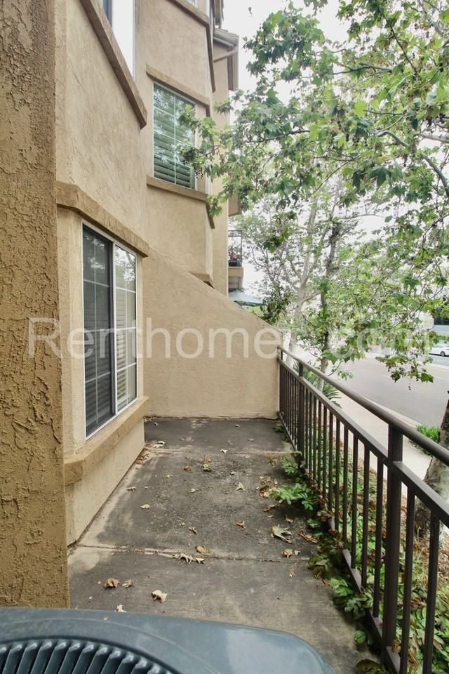 510 Camino De La Reina #104 - Photo 4 of 23