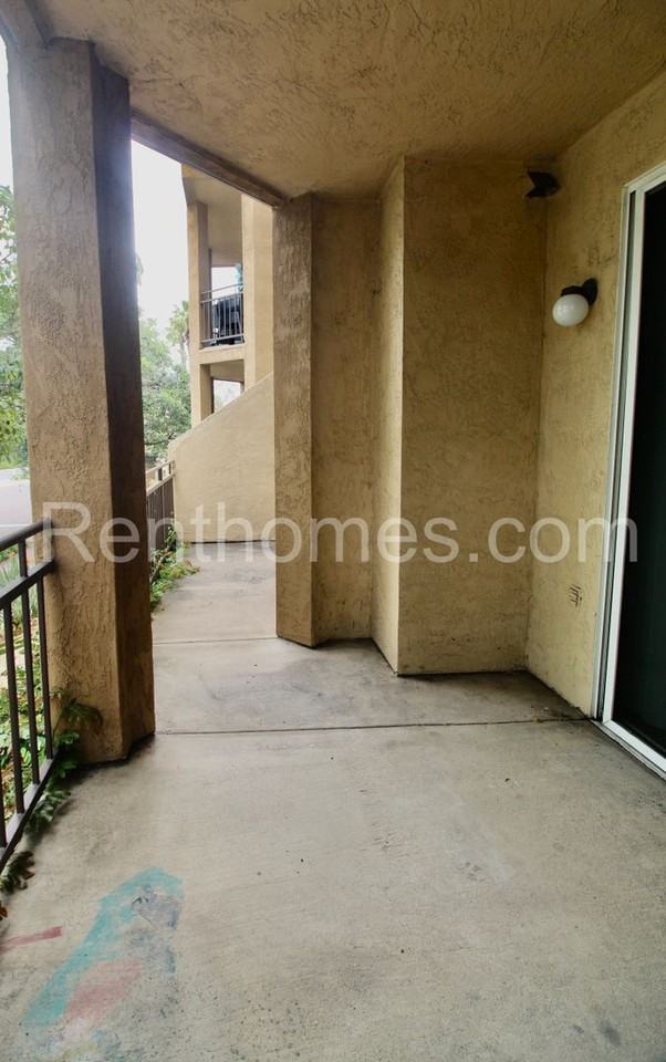 510 Camino De La Reina #104 - Photo 5 of 23