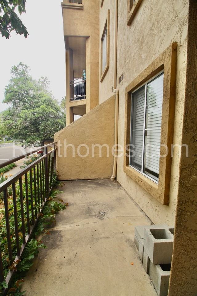 510 Camino De La Reina #104 - Photo 6 of 23