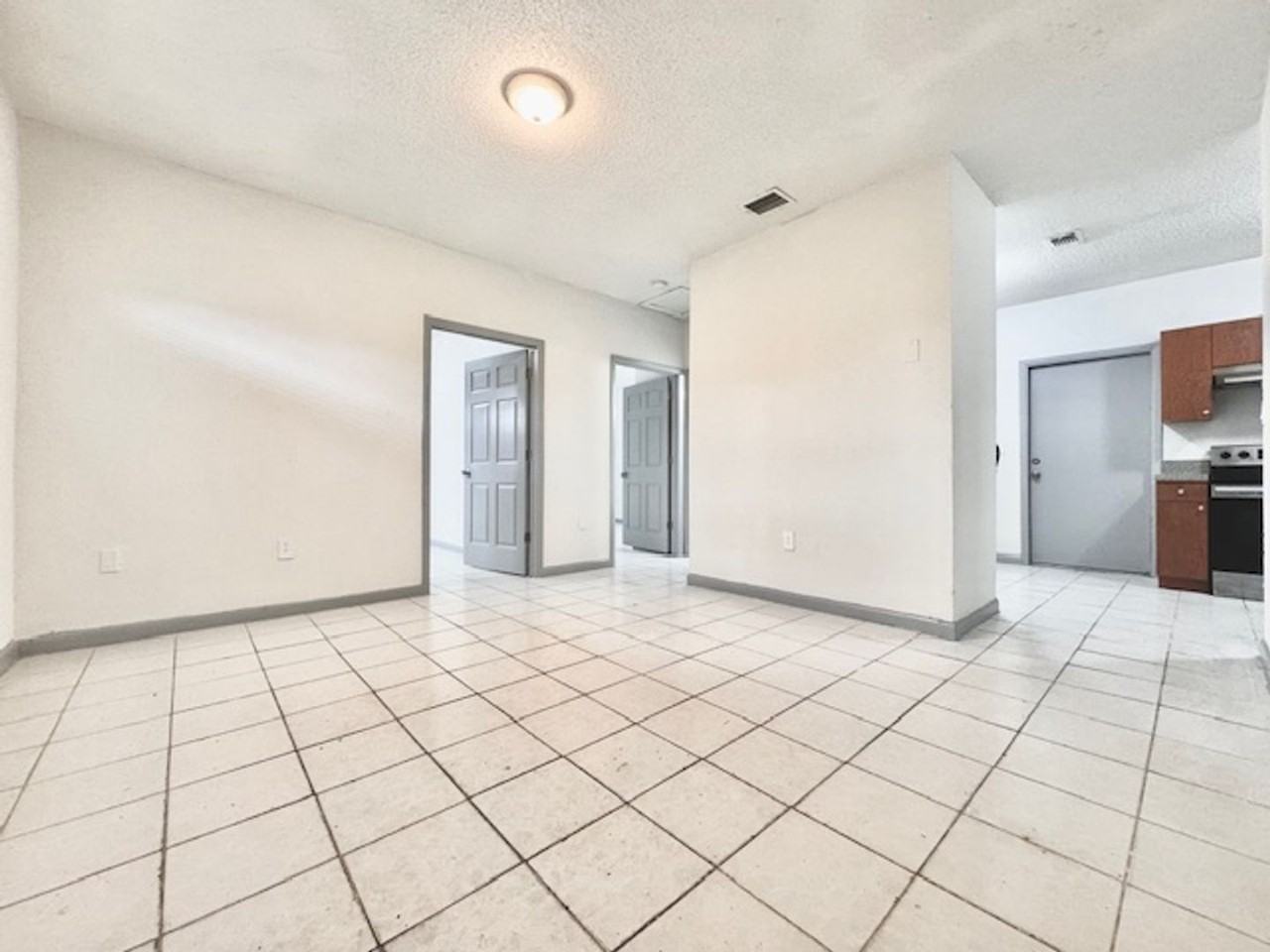 1236 Nw 8th Pl - Photo 2 of 9
