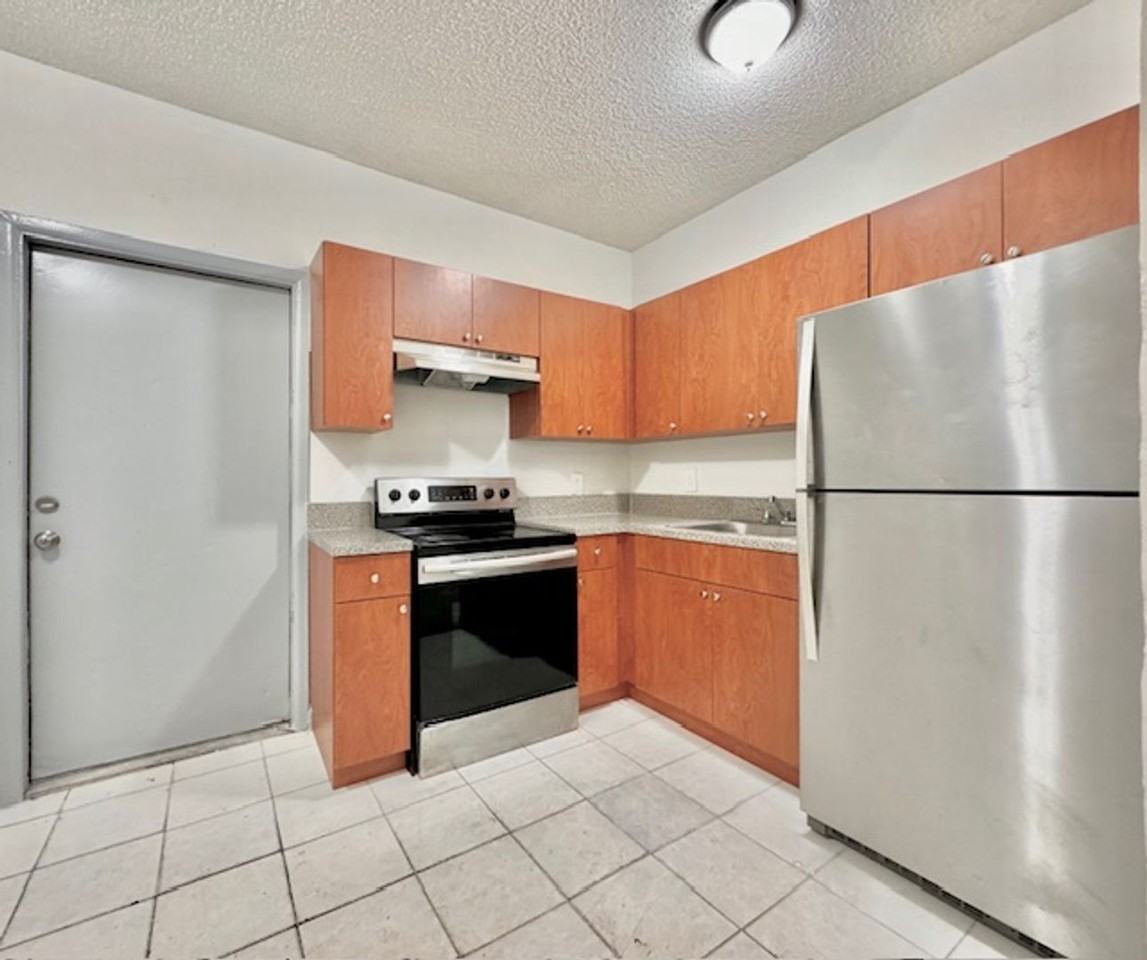 1236 Nw 8th Pl - Photo 3 of 9