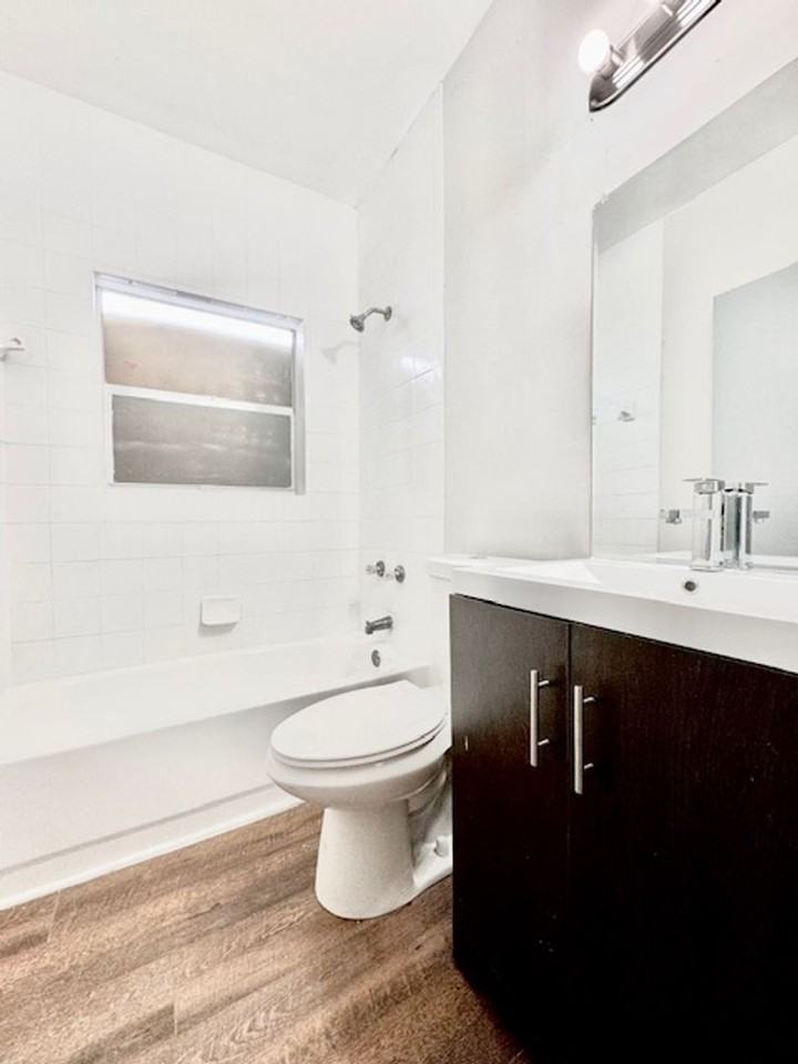 1236 Nw 8th Pl - Photo 5 of 9