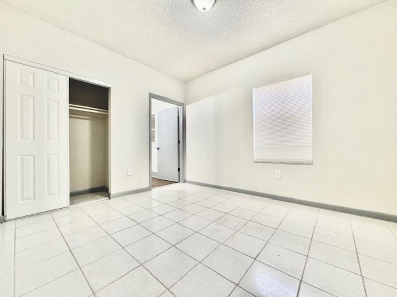 1236 Nw 8th Pl - Photo 7 of 9