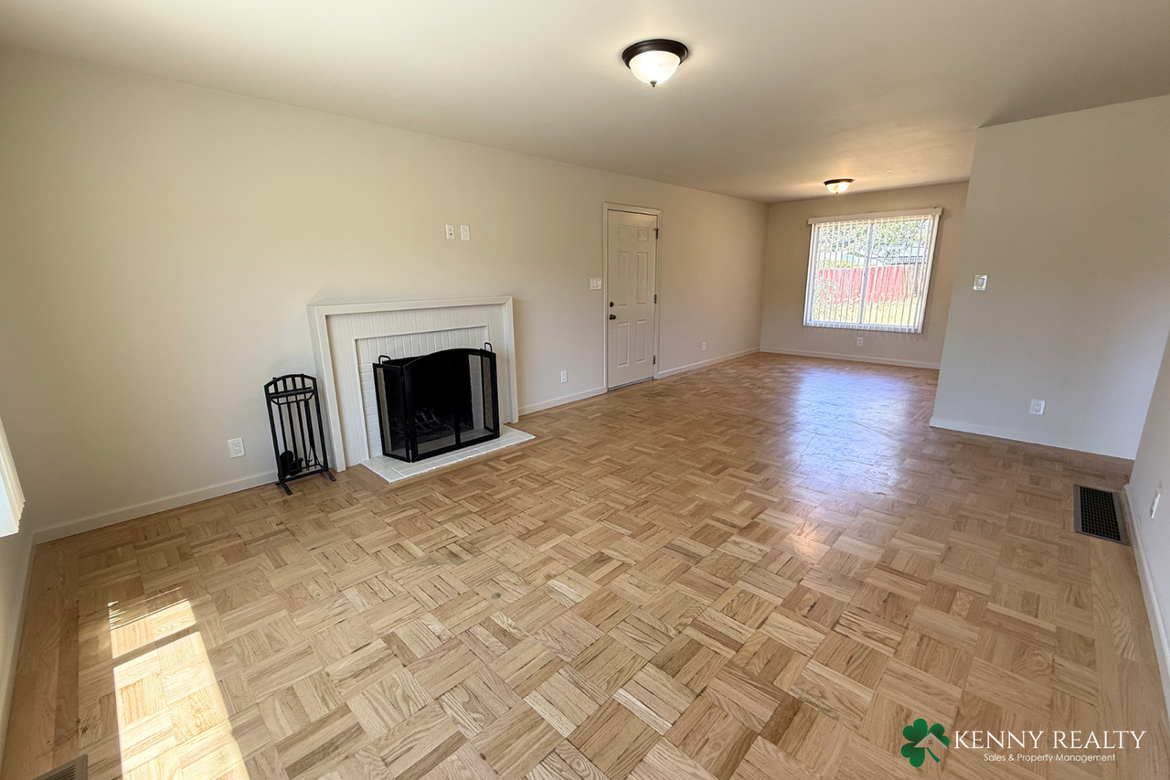 134 Hilton Ave - Photo 3 of 23