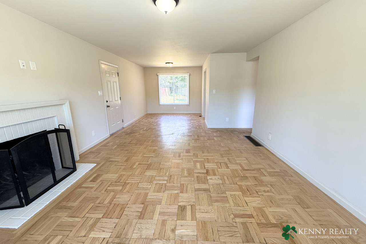 134 Hilton Ave - Photo 4 of 23