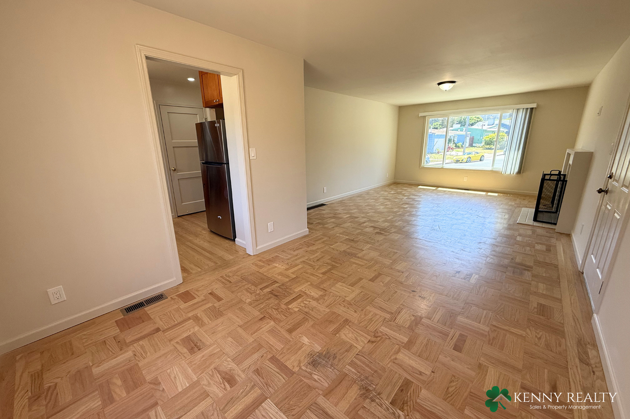 134 Hilton Ave - Photo 6 of 23