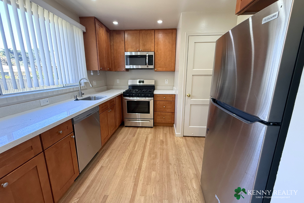 134 Hilton Ave - Photo 7 of 23