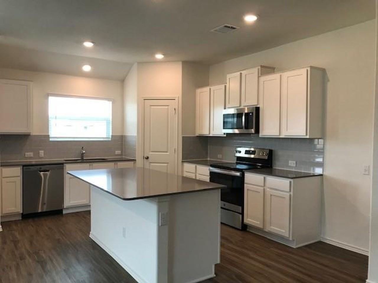 107 Ozark Dr - Photo 3 of 18